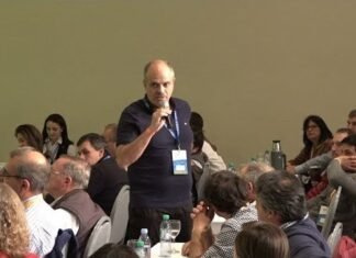 Charla sobre actitud y motivación en Tres Arroyos