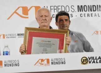 Mondino, emoción en una plaza ligada a los comienzos
