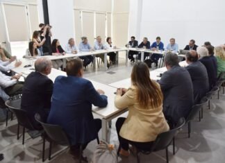 Bahillo se reunió con Ministros y la Mesa de Enlace