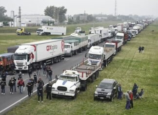 Paro de transporte: Por tiempo indefinido y pérdidas millonarias