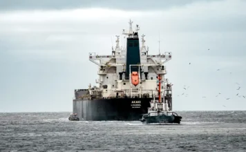 Por el paro en Quequén se están tomando el buque