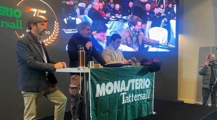 Monasterio Tattersall con el legado como bandera